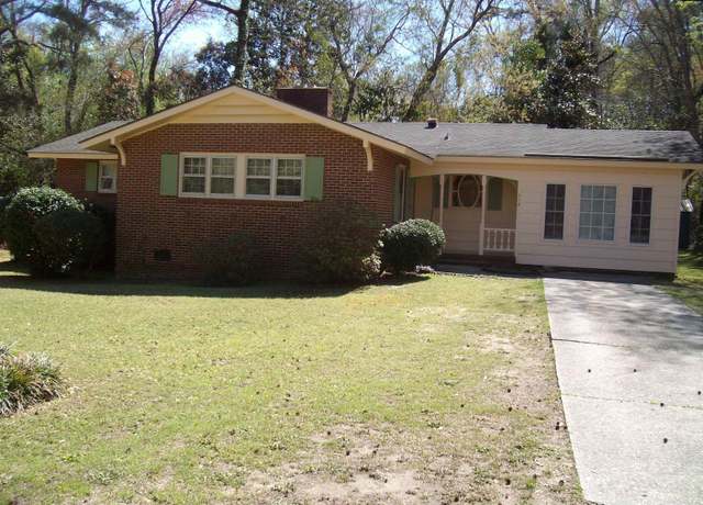 Property at 112 Poplar St, Cheraw, SC 29520, 3 beds, 2 baths