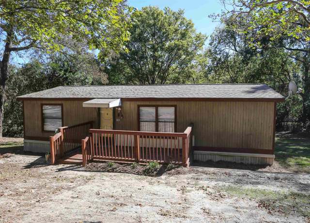 Property at 1010 Pineview St, Camden, SC 29020, 3 beds, 2 baths