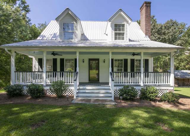 Property at 125 Hayfield Rd, Lugoff, SC 29078, 3 beds, 2 baths