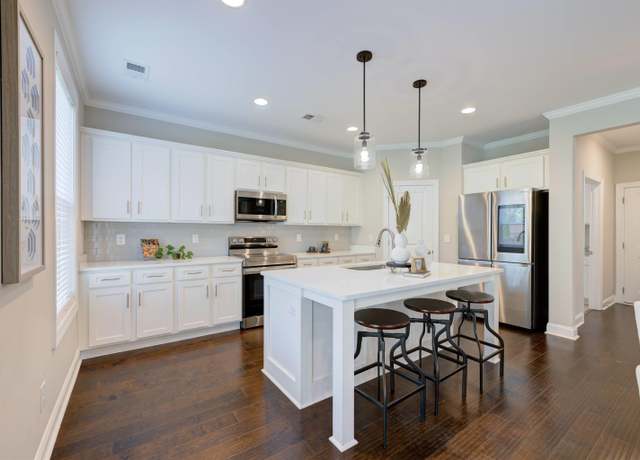 Property at 108 Magnolia Petal Dr, Elgin, SC 29045, 5 beds, 3.5 baths