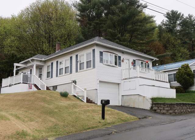 Property at 56 Oxford St, Augusta, ME 04330, 3 beds, 1.5 baths