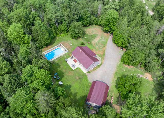 Property at 8 Hammond Ln, Searsport, ME 04974, 4 beds, 1.5 baths