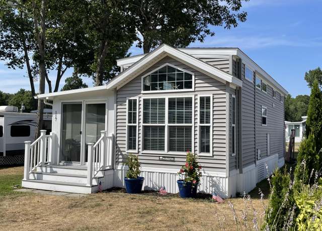 Property at 23 College Dr #117, Wells, ME 04090, 2 beds, 1 bath