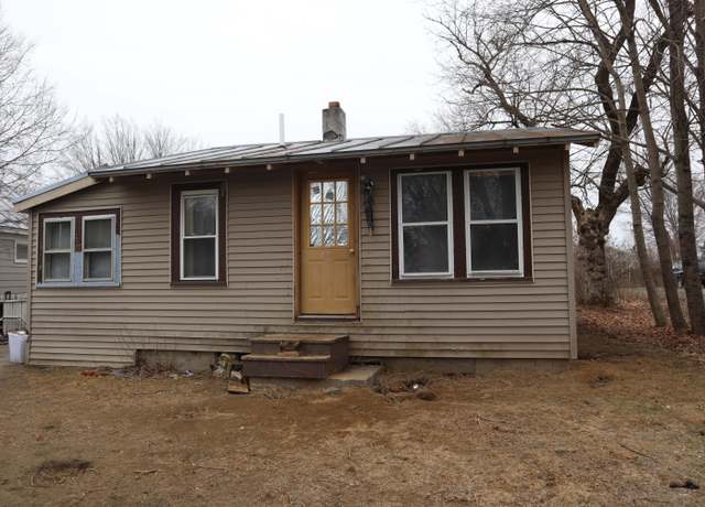 Property at 27 St John St, Skowhegan, ME 04976, 1 bed, 1 bath