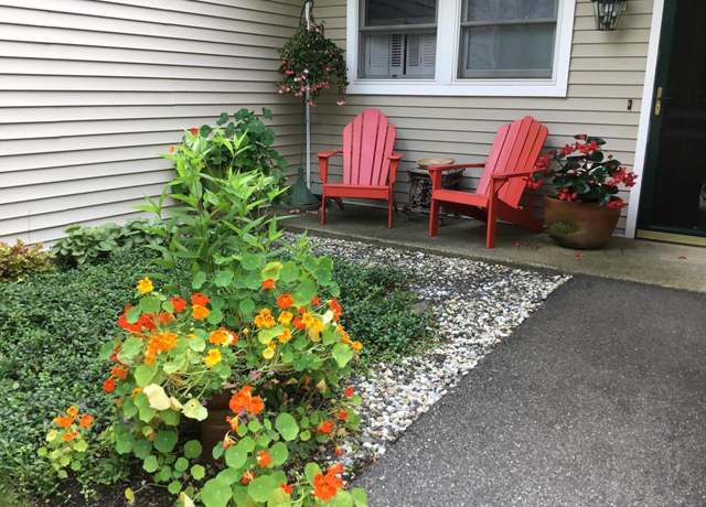Property at 69 Dockside Ln #22, Belfast, ME 04915, 4 beds, 3 baths
