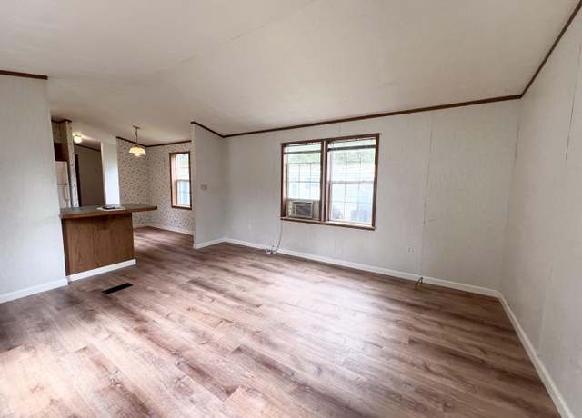 Property at 43 Theodore Dr, Brunswick, ME 04011, 3 beds, 1 bath