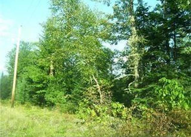 Property at 5-8 Bear Hill Rd, Dover-foxcroft, ME 04426