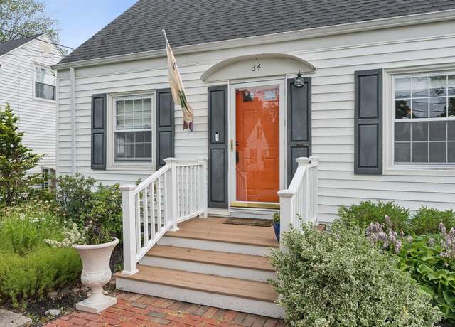 Property at 34 Gleckler Rd, Portland, ME 04103, 3 beds, 1.5 baths