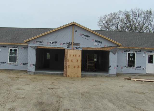 Property at 18 Thurlow Ave, Oxford, ME 04270, 2 beds, 2 baths