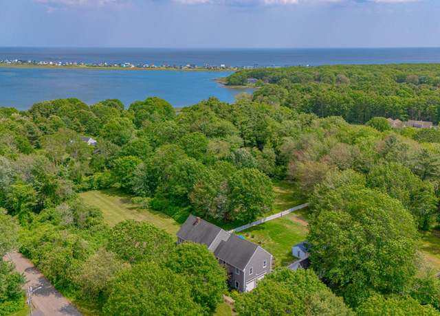 Property at 6 Ocean View Dr, Biddeford, ME 04005, 4 beds, 3.5 baths