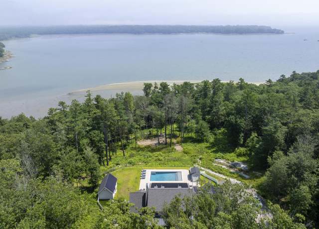 Property at 9 Bayview Dr, Cumberland, ME 04110, 5 beds, 5.5 baths