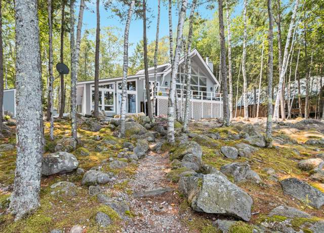 Property at 41 Leisure Ln, Frye Island, ME 04071, 4 beds, 3 baths
