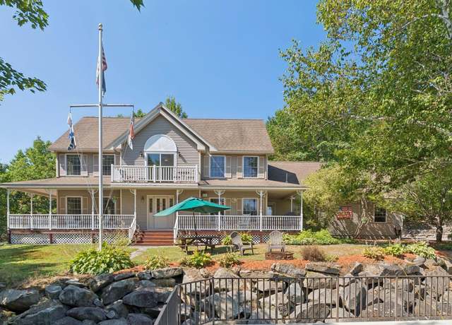 Property at 111 Daggett Dr, Raymond, ME 04071, 3 beds, 2.5 baths