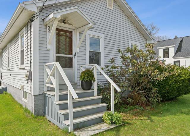 Property at 33 Weymouth St, Brunswick, ME 04011, 2 beds, 1 bath