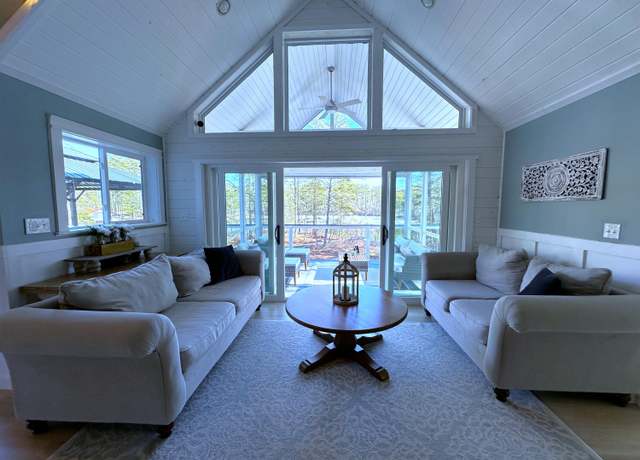 Property at 31 Daisy Dr, Wakefield, NH 03872, 3 beds, 2 baths