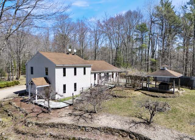 Property at 36 Farmview Ln, Freeport, ME 04032, 3 beds, 2 baths