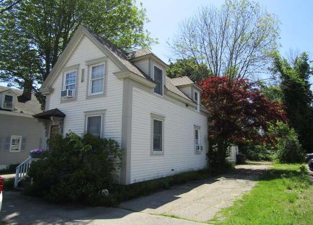 Property at 25-27 Common St, Saco, ME 04072, 2 beds, 1.5 baths