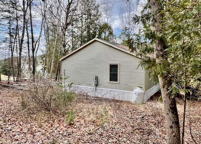 Property at 41 Verona Park, Verona Island, ME 04416, 2 beds, 1 bath