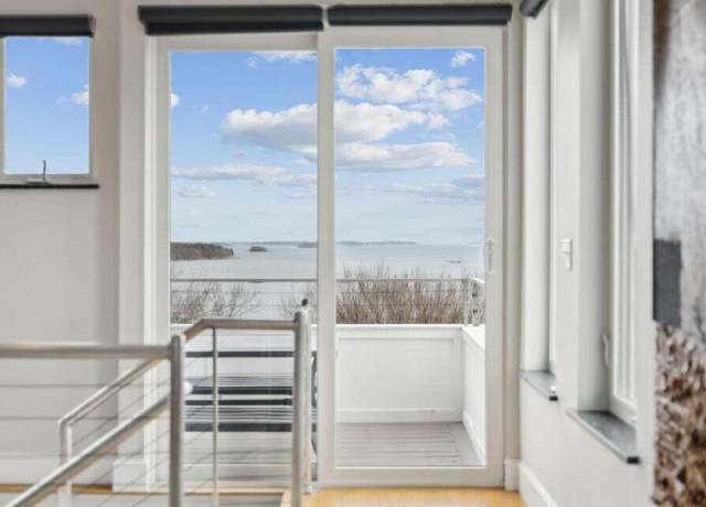 Property at 125 Morning St Unit 3/6, Portland, ME 04101, 4 beds, 3.5 baths
