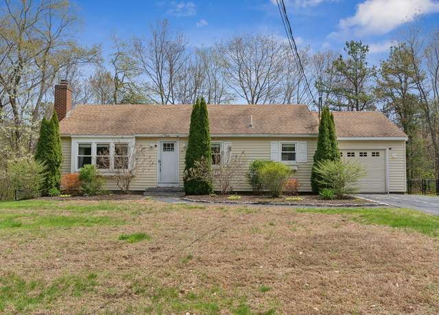 Property at 48 Woodside Dr, Kennebunk, ME 04043, 3 beds, 1 bath