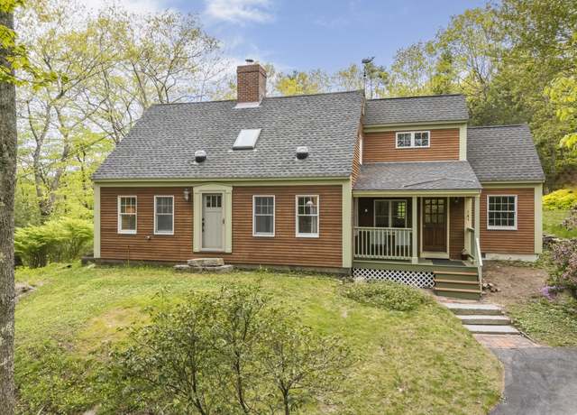Property at 8 Carriage Rd, Freeport, ME 04032, 3 beds, 2 baths
