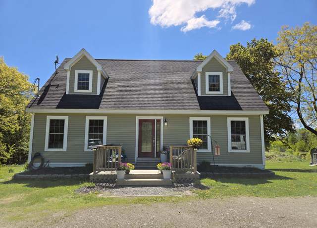 Property at 14 Twining Rd, Winterport, ME 04496, 5 beds, 2 baths