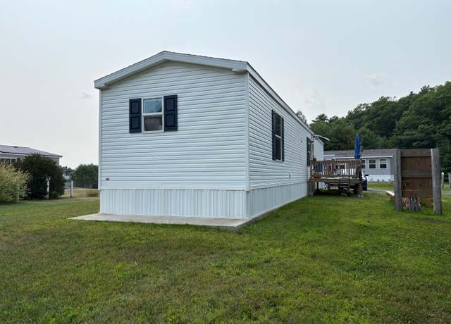 Property at 27 Daniel Dr, Belfast, ME 04915, 3 beds, 2 baths