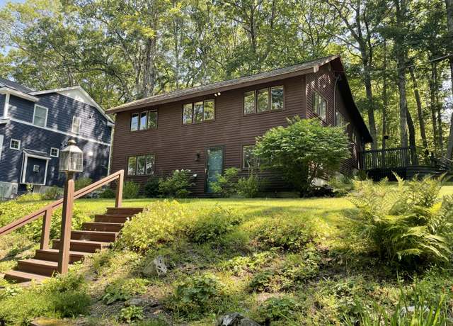 Property at 136 Mineral Spring Rd, Windham, ME 04062, 3 beds, 1.5 baths