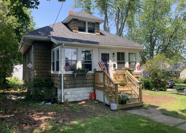 Property at 33 Second St, South Portland, ME 04106, 3 beds, 1 bath