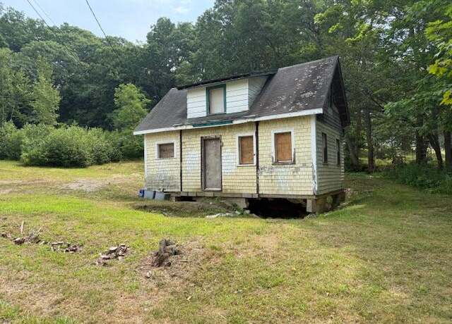 Property at 13 Sand St, Camden, ME 04843, 2 beds