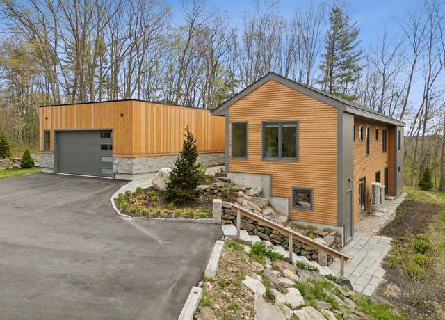 Property at 6 Prout Pl, Cape Elizabeth, ME 04107, 4 beds, 4.5 baths