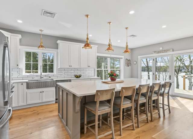 Property at 258 Gun Point Rd, Harpswell, ME 04079, 4 beds, 3.5 baths