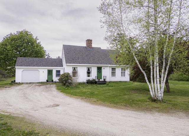 Property at 7 Salmon Run, Raymond, ME 04071, 4 beds, 2 baths