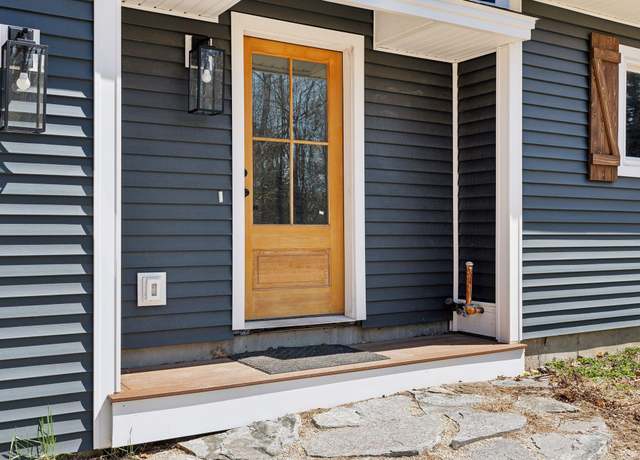 Property at 375 Blackstrap Rd, Falmouth, ME 04105, 3 beds, 1.5 baths