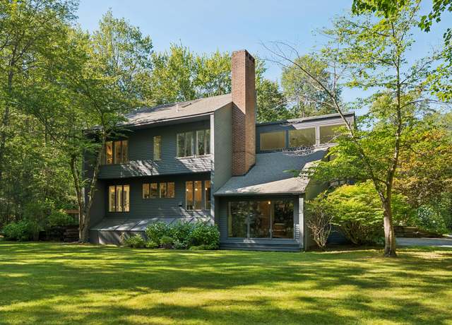 Property at 53 Waites Landing Rd, Falmouth, ME 04105, 5 beds, 3.5 baths