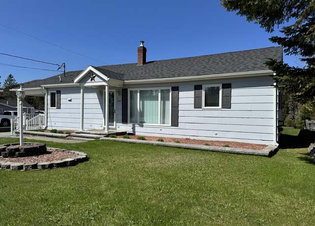 Property at 279 Market St, Fort Kent, ME 04743, 3 beds, 1 bath