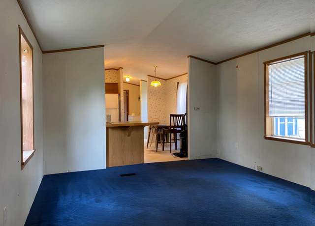 Property at 43 Theodore Dr, Brunswick, ME 04011, 3 beds, 1 bath