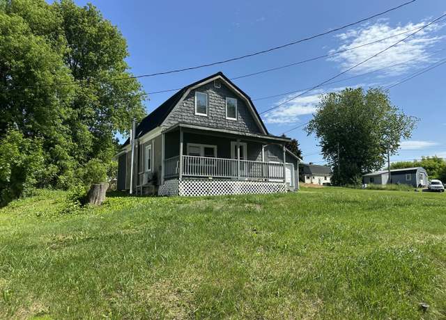 Property at 18 Railroad Ave, Milo, ME 04463, 3 beds, 1 bath