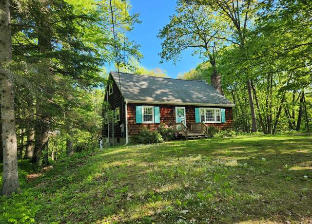Property at 6 Lyndon Way, Kittery, ME 03904, 4 beds, 2 baths