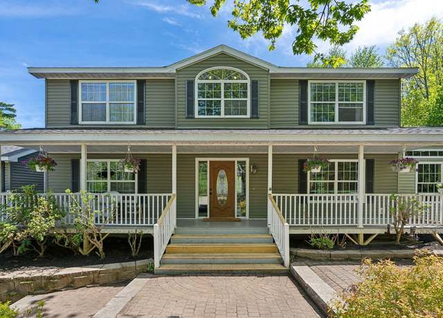 Property at 17 South Rd, Winthrop, ME 04364, 5 beds, 5 baths