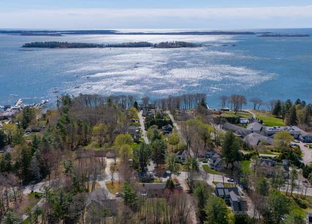 Property at 202 Foreside Rd, Falmouth, ME 04105, 4 beds, 3 baths