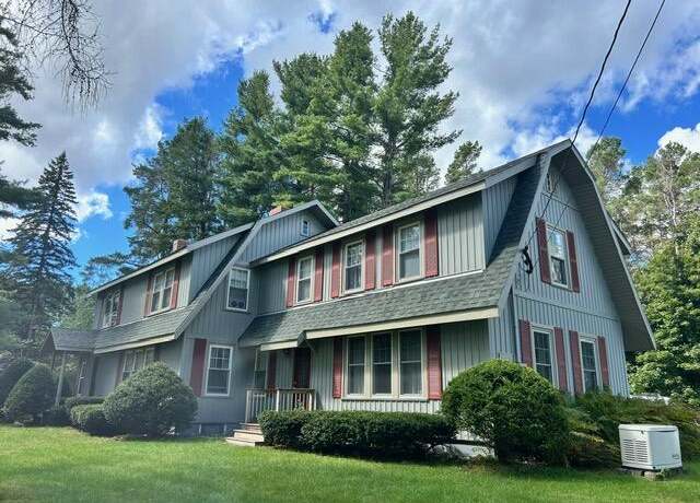 Property at 35 Dunning Blvd, Bangor, ME 04401, 5 beds, 3.5 baths