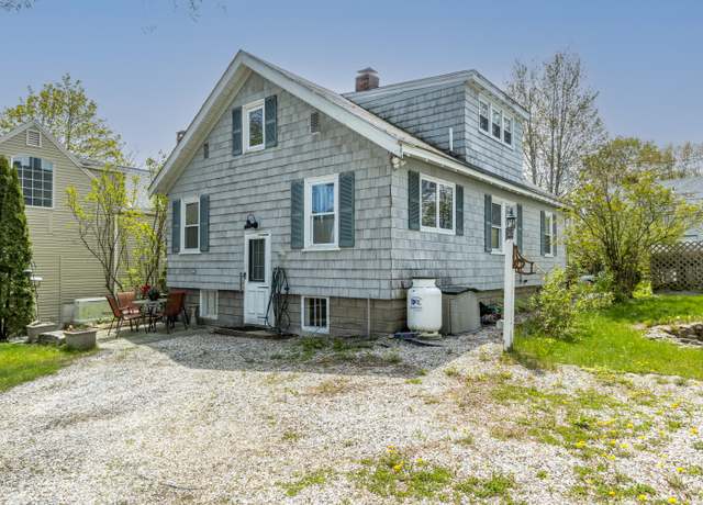 Property at 31 Church St, Yarmouth, ME 04096, 4 beds, 1 bath