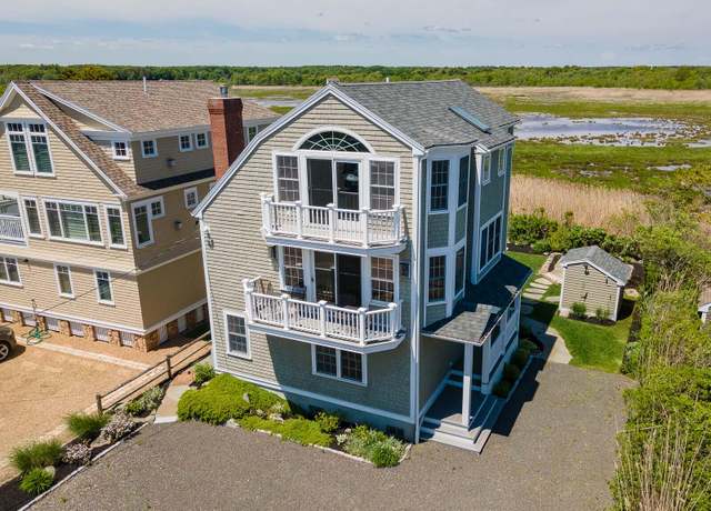 Property at 554 Ocean Ave, Wells, ME 04090, 4 beds, 2.5 baths
