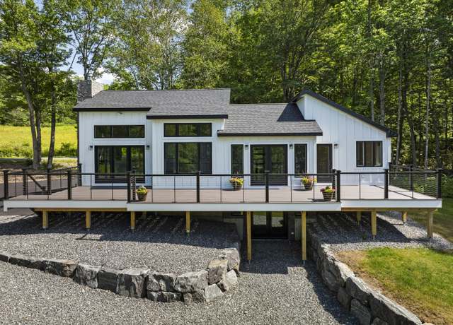 Property at 862 W Neck Rd, Nobleboro, ME 04555, 3 beds, 2.5 baths