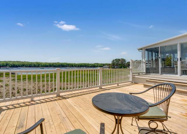 Property at 9 Riverside Ave, Saco, ME 04072, 2 beds, 2.5 baths