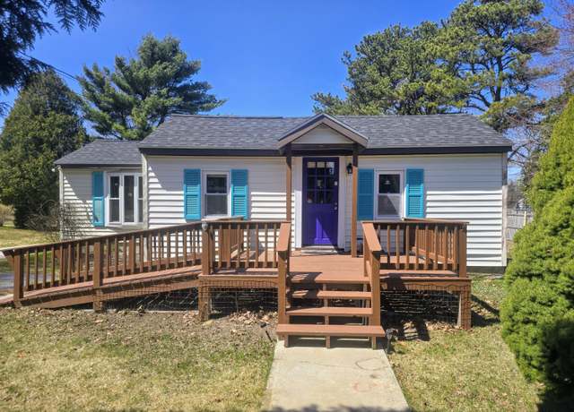 Property at 74 Farley Rd, Brunswick, ME 04011, 2 beds, 1 bath