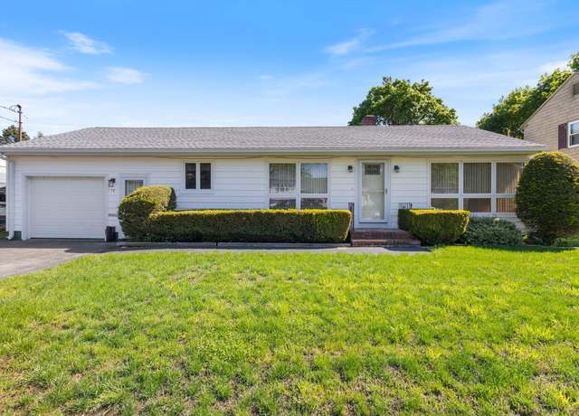 Property at 17 Lindale Ave, Biddeford, ME 04005, 2 beds, 1 bath