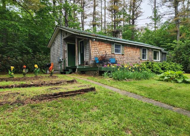 Property at 18 Emmons Rd, Livermore, ME 04253, 1 bed, 1 bath