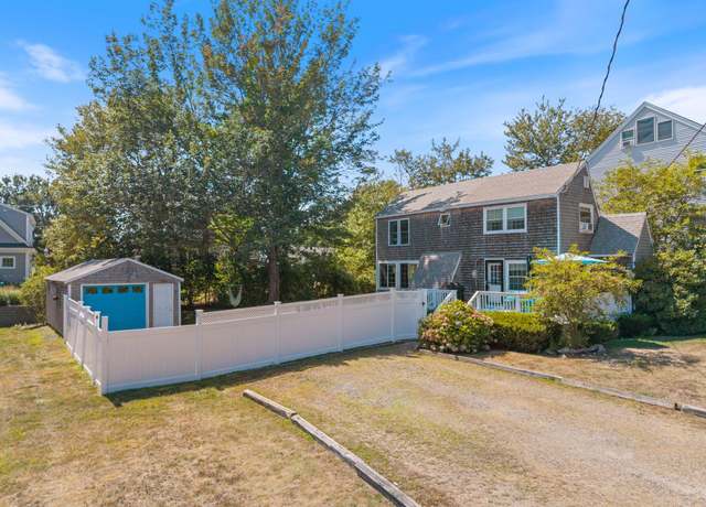 Property at 33 Highland Ave, York, ME 03909, 2 beds, 2 baths